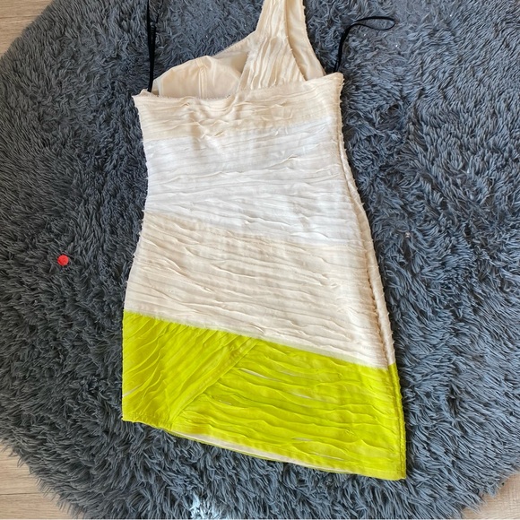 Bebe,One shoulder mini dress,Large,white/Neo yellow - Picture 4 of 7